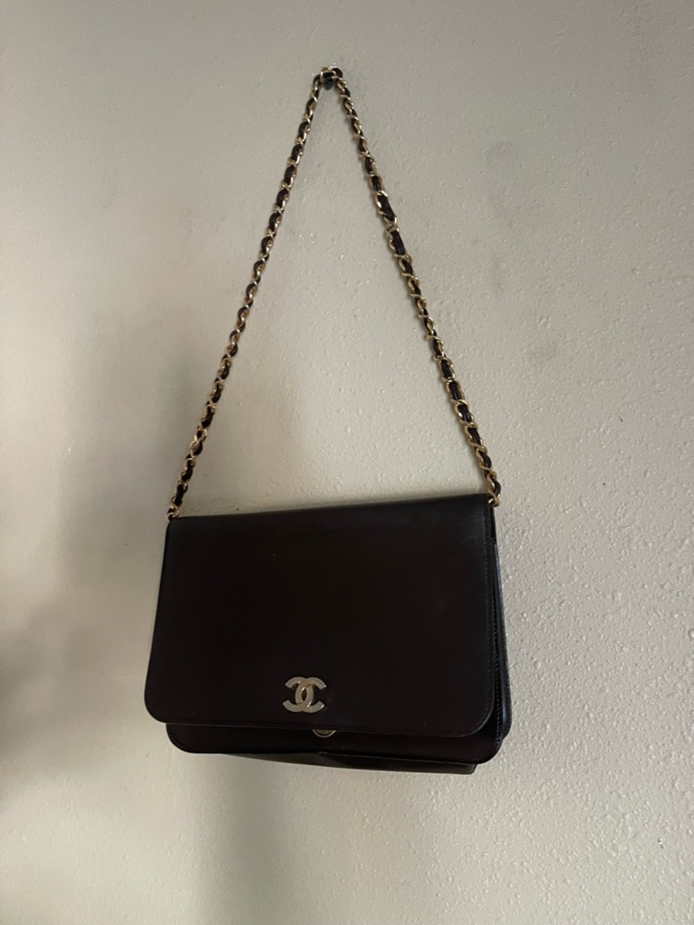 CHANEL vintage brown Leather Shoulder Bag with Gold-Tone Chain Strap - Picture 3 of 12